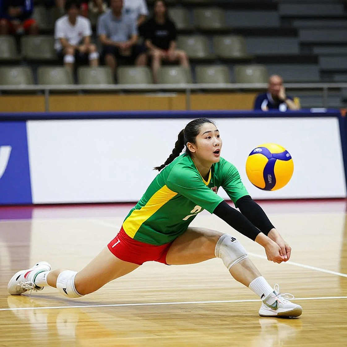 15.405 người ngồi kín Pinnacle Bank Arena: cỗ máy thương mại của bóng chuyền nữ Mỹ nằm ở khán đài, không nằm ở tỷ số 3-0