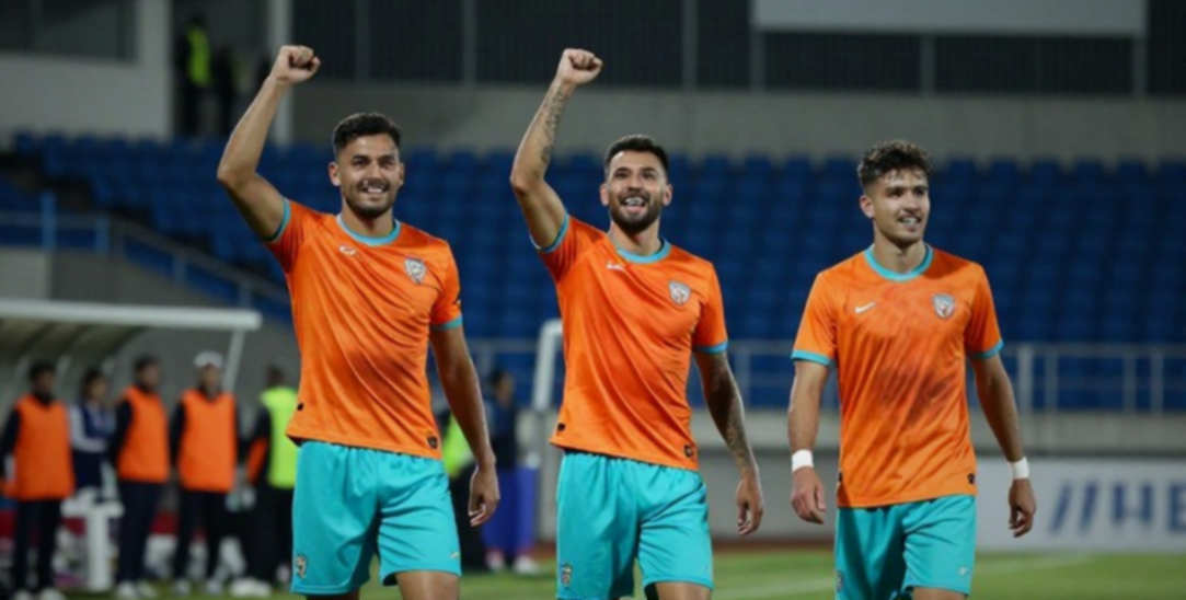 Villa Park và cái bẫy nửa hành lang: Emery thắng Maresca bằng một phép đảo cặp trung vệ