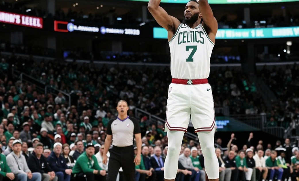 LeBron James, Mike Brown và mùa giải thứ 24: Khi một lời khen thiếu đi mẫu số